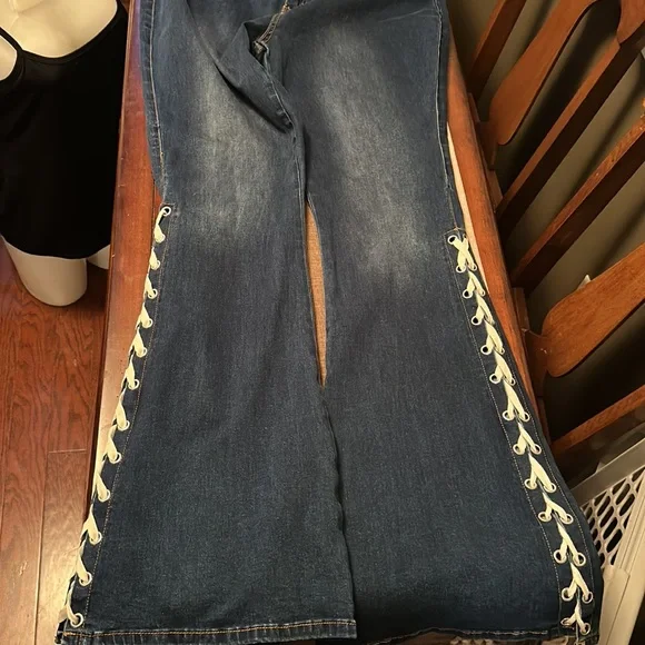 NWT. Fashion Nova strings attached flare jeans - Picture 3 of 5